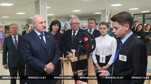 Лукашэнка гаварыў са школьнікамі пра ЦТ, якасці лідара і эміграцыю
