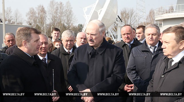 Лукашэнка: Каб развівалася нацыя, трэба працаваць на зямлі і думаць пра космас