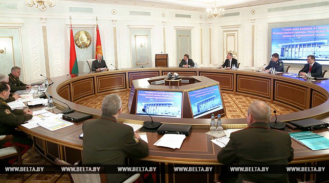 Лукашэнка распавёў беларусам, што такое "імпартная шмотка"