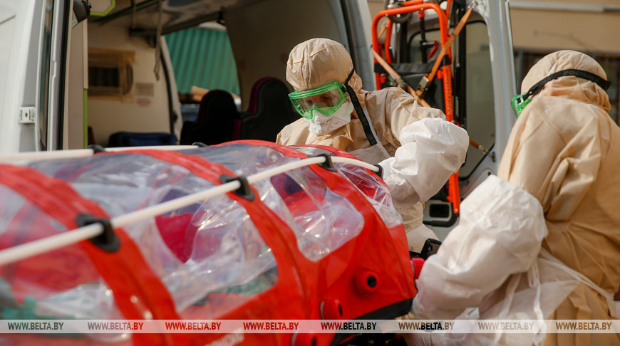 Як у Мінску перавозілі пацыента з каранавірусам з адной бальніцы ў іншую
