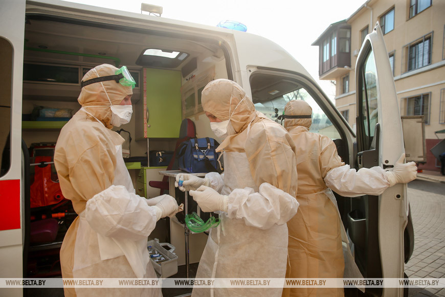 Як у Мінску перавозілі пацыента з каранавірусам з адной бальніцы ў іншую