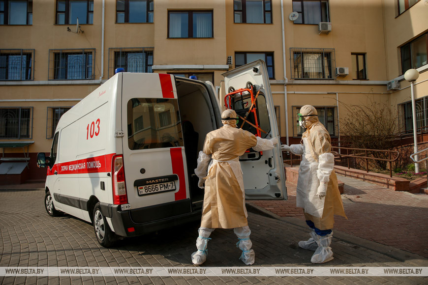Як у Мінску перавозілі пацыента з каранавірусам з адной бальніцы ў іншую