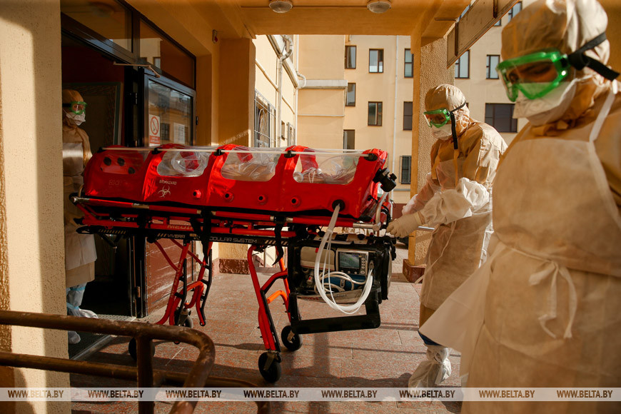 Як у Мінску перавозілі пацыента з каранавірусам з адной бальніцы ў іншую