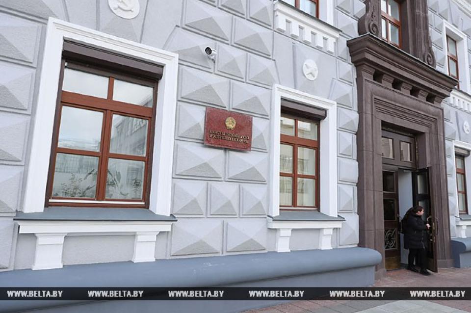 Канстытуцыйны суд Беларусі пераязджае на трактары (фотафакт) 