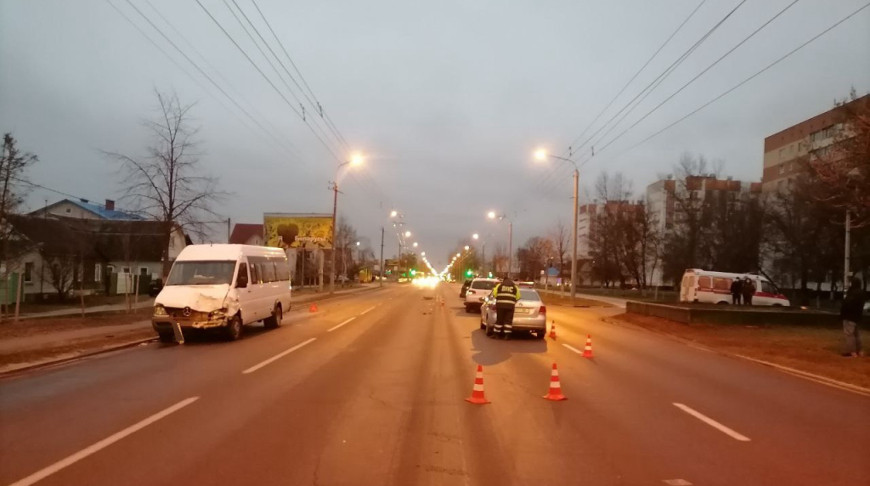 У Гомелі ў аварыю трапіла маршрутка, пацярпелі пасажыры