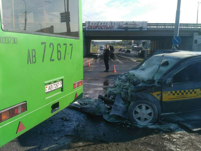 У крыві кіроўцы таксі, якое сутыкнулася з аўтобусам у Мінску, знайшлі алкаголь