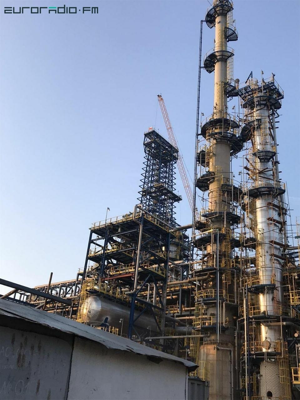 На заводе "Нафтан" развевается БКБ-флаг на высоте 120 метров ФОТОФАКТ