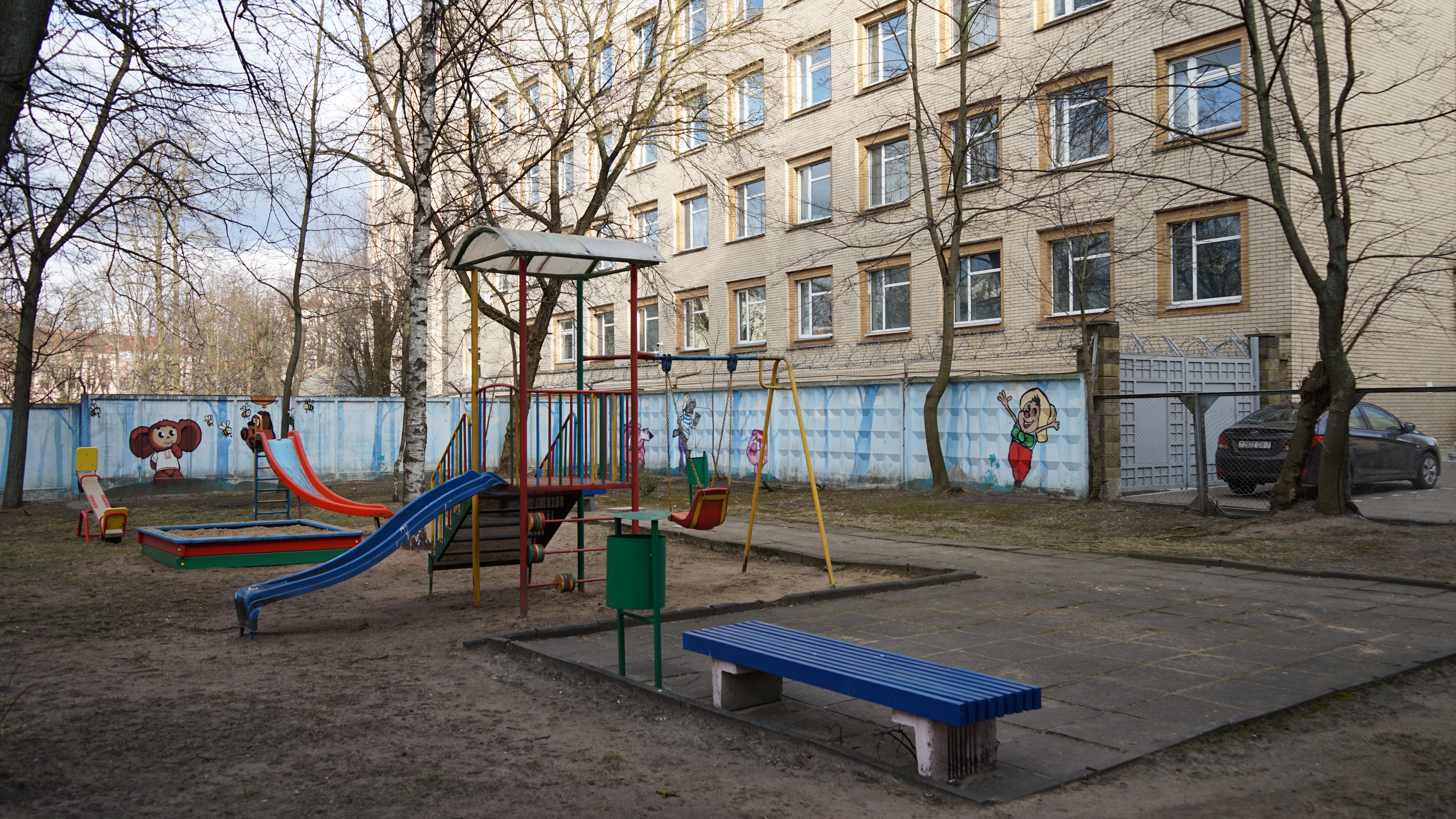 “Дзе нам гуляць з дзецьмі?” Мінчукі супраць двух новых будынкаў Акадэміі МУС