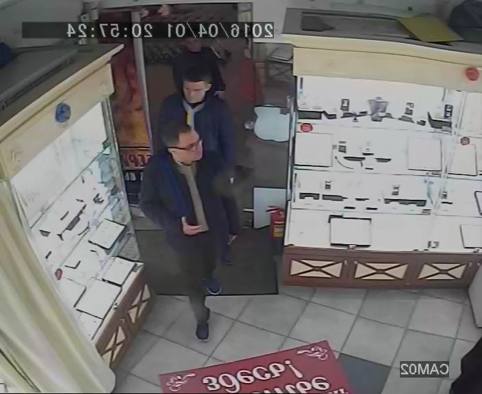 Шукаюць траіх мужчын, якія абакралі ювелірны салон у Мінску (фота, відэа)