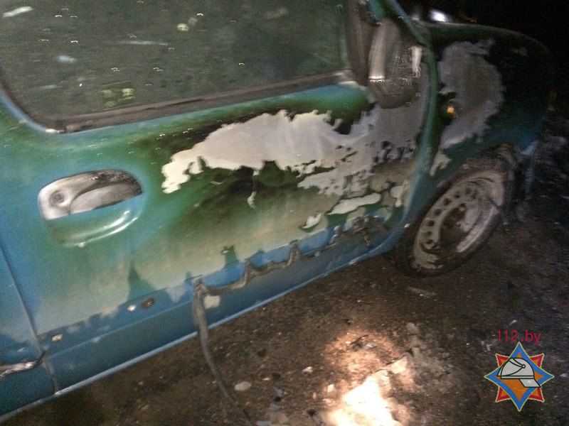 У Мінску ўначы недалёка ад чыгуначнага вакзала падпалілі аўтамабіль (фота)