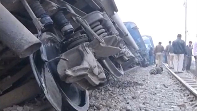 Колькасць ахвяр падчас крушэння цягніка ў Індыі дасягнула 133 чалавек