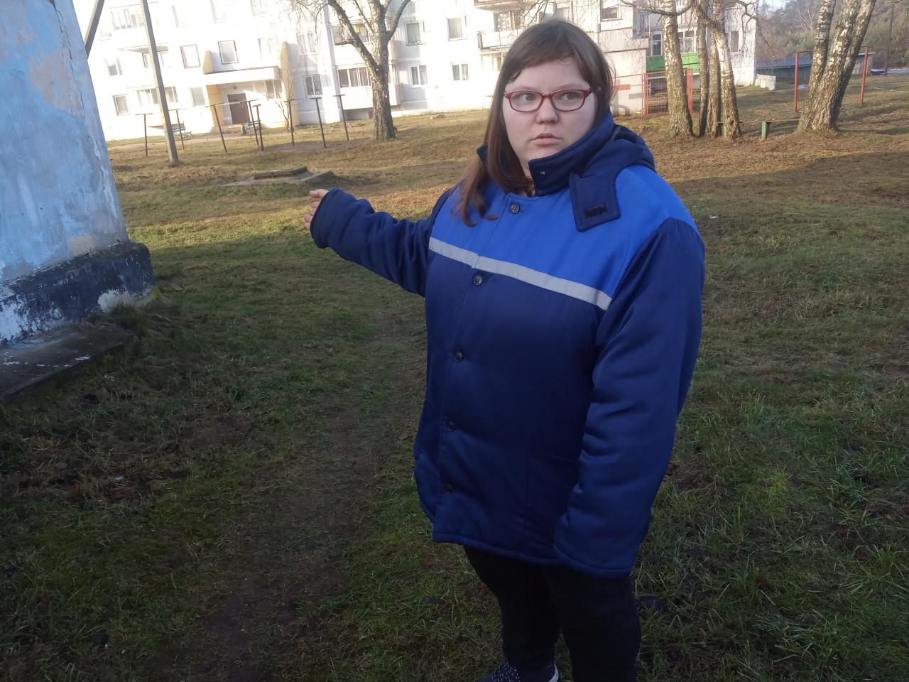 “Яна бачыла, што бярэ”: пасля дзетдома дзяржава пасяліла сірату ў развалюху