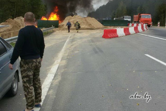 У Смалявіцкім раёне з трасы ў катлаван заляцелі дзве фуры (відэа)