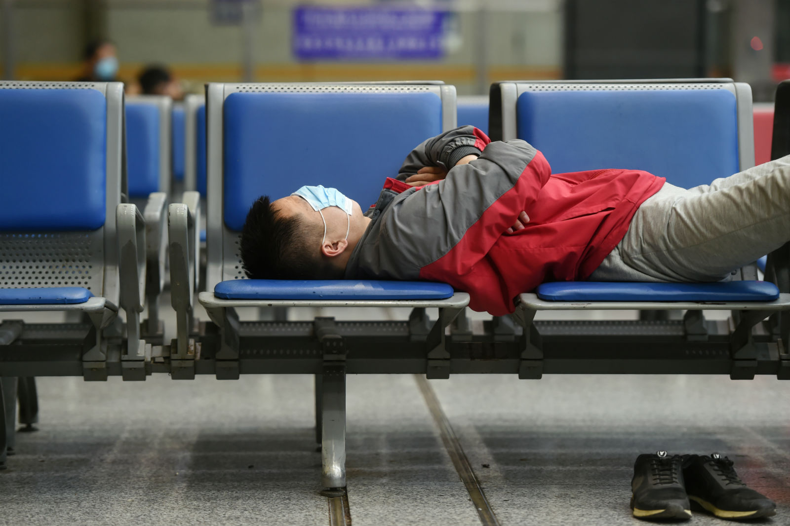 Пасля 76 дзён каранціну адкрылі Ухань, адтуль адразу ж выехалі 65 тысяч чалавек