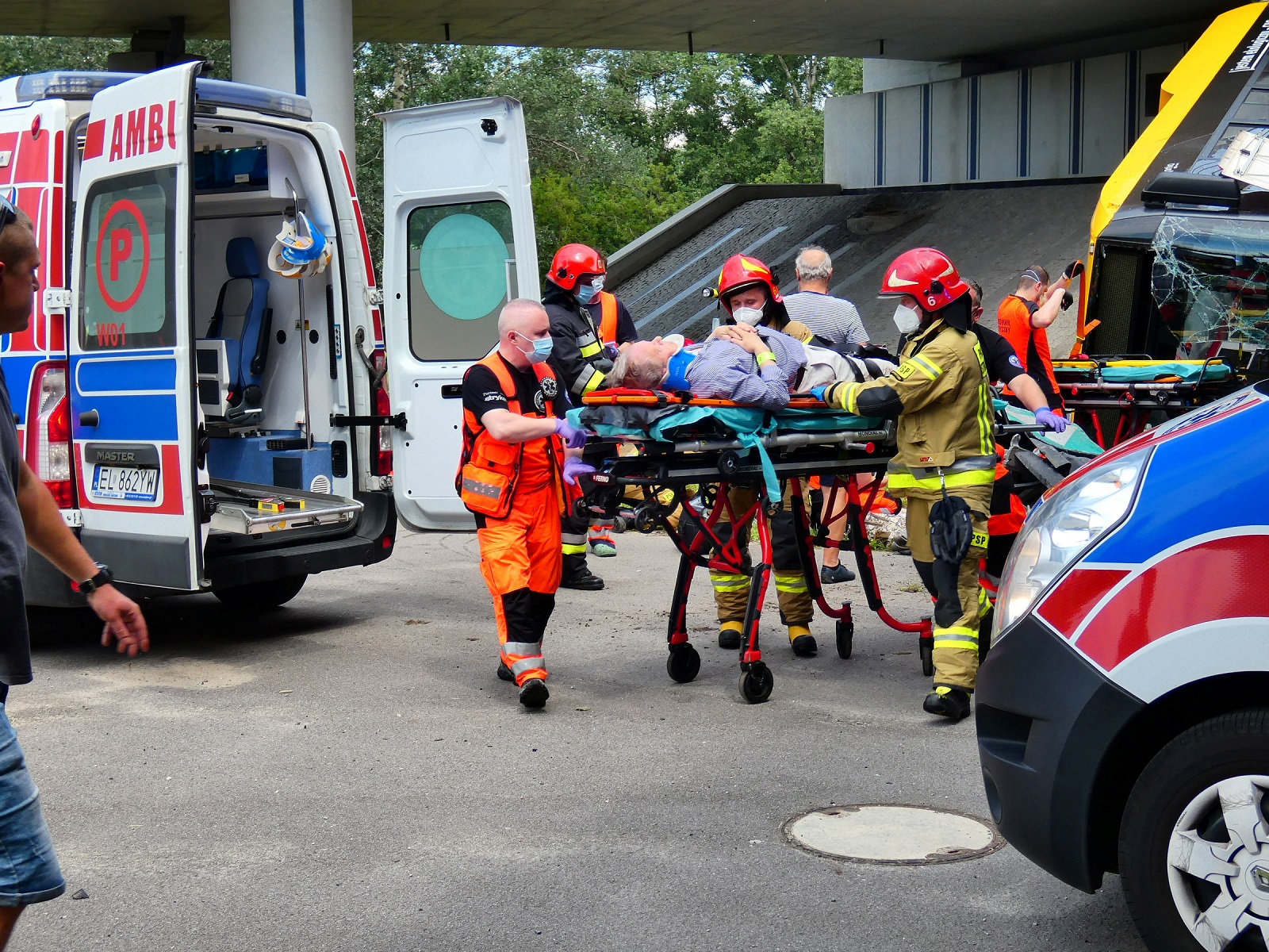 У Варшаве з моста ўпаў аўтобус з людзьмі, ёсць пацярпелыя і загінулы