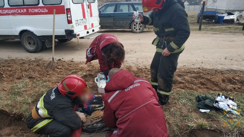 У Мінскім раёне на жанчыну ўпаў жалезабетонны слуп