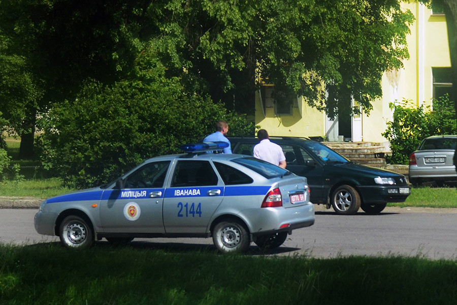 У Іванаўскім раёне невядомыя ўскрылі банкамат (фота)