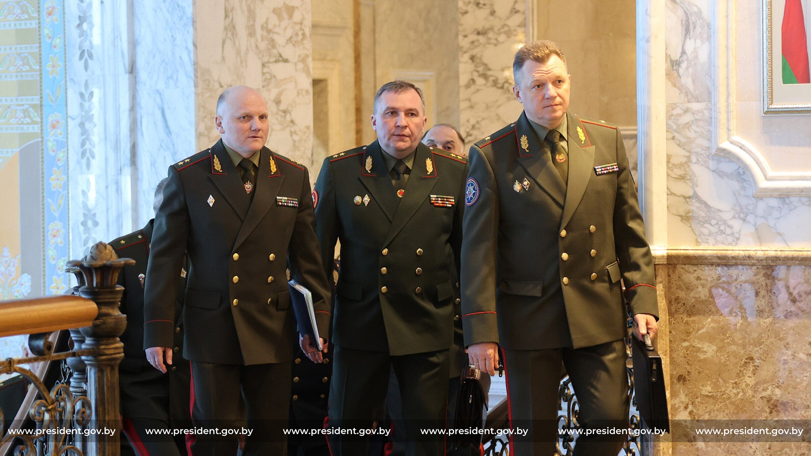 Лукашэнка прапанаваў генералам уявіць, адкуль будзе напад: з захаду ці з поўдня