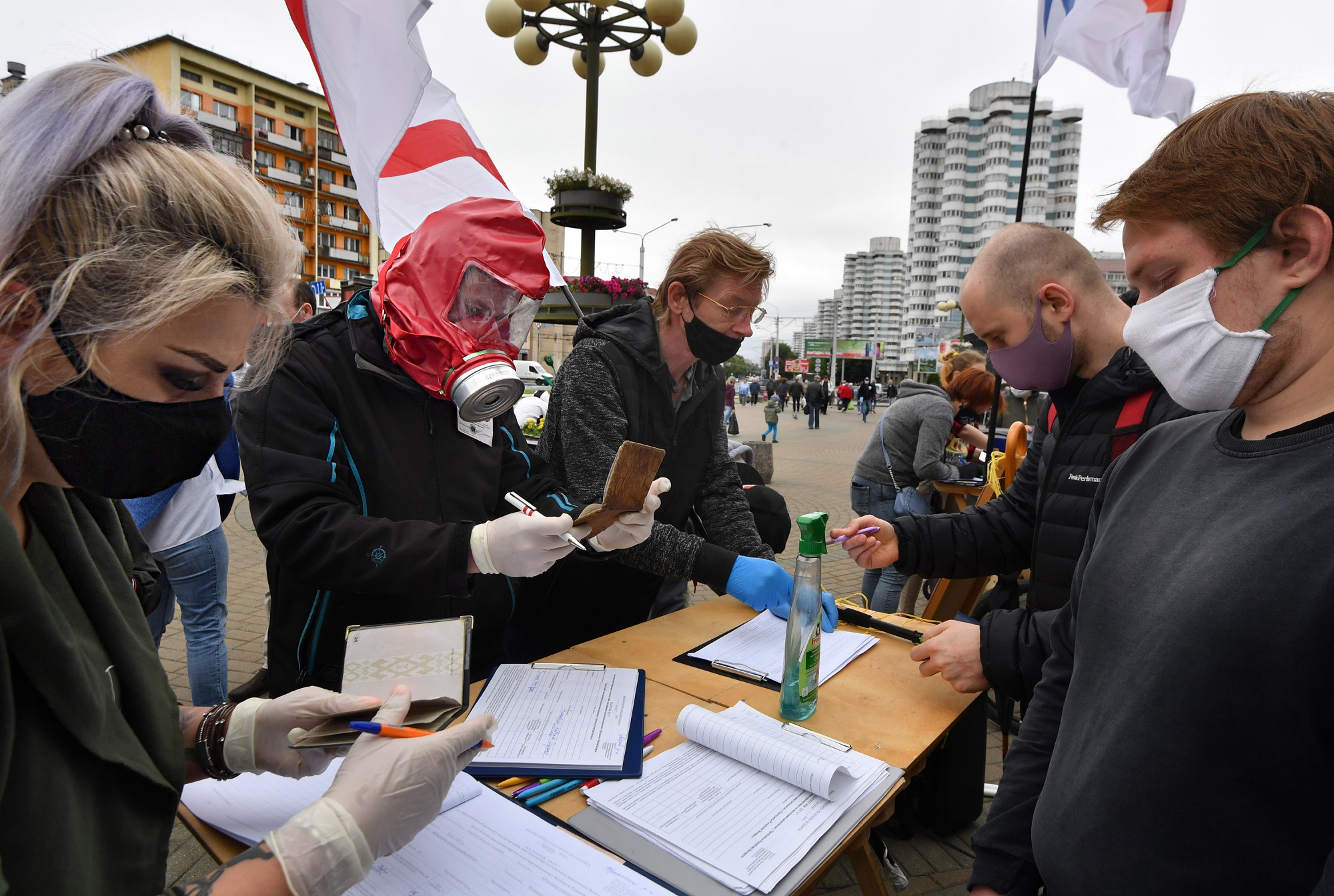 Фота дня: на Камароўцы ў Мінску подпісы збіралі ў хімабароне