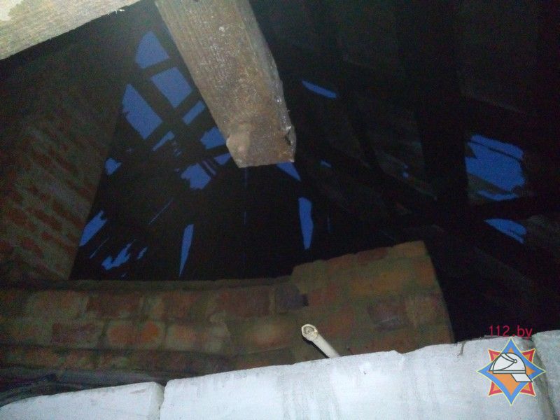 У Столінскім раёне хлопчык самастойна тушыў пажар і атрымаў апёкі ног