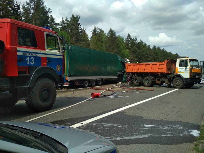 40-гадовага рабочага выкінула з машыны для ямачнага рамонту, ён загінуў