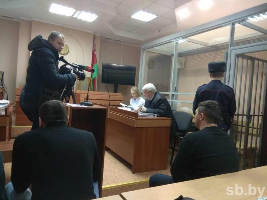 У Гомелі судзяць жыхара Мазыра, які параніў нажом трох міліцыянераў (фота)