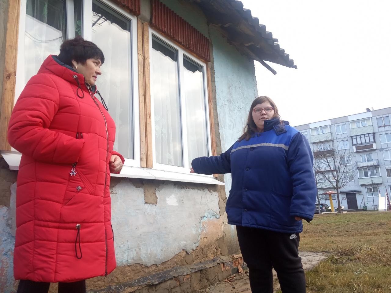 “Яна бачыла, што бярэ”: пасля дзетдома дзяржава пасяліла сірату ў развалюху