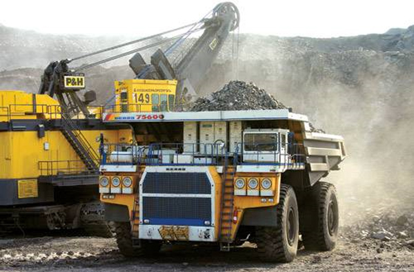 Ураджэнец Беларусі купіў і вывозіць у Расію 28 БелАЗаў