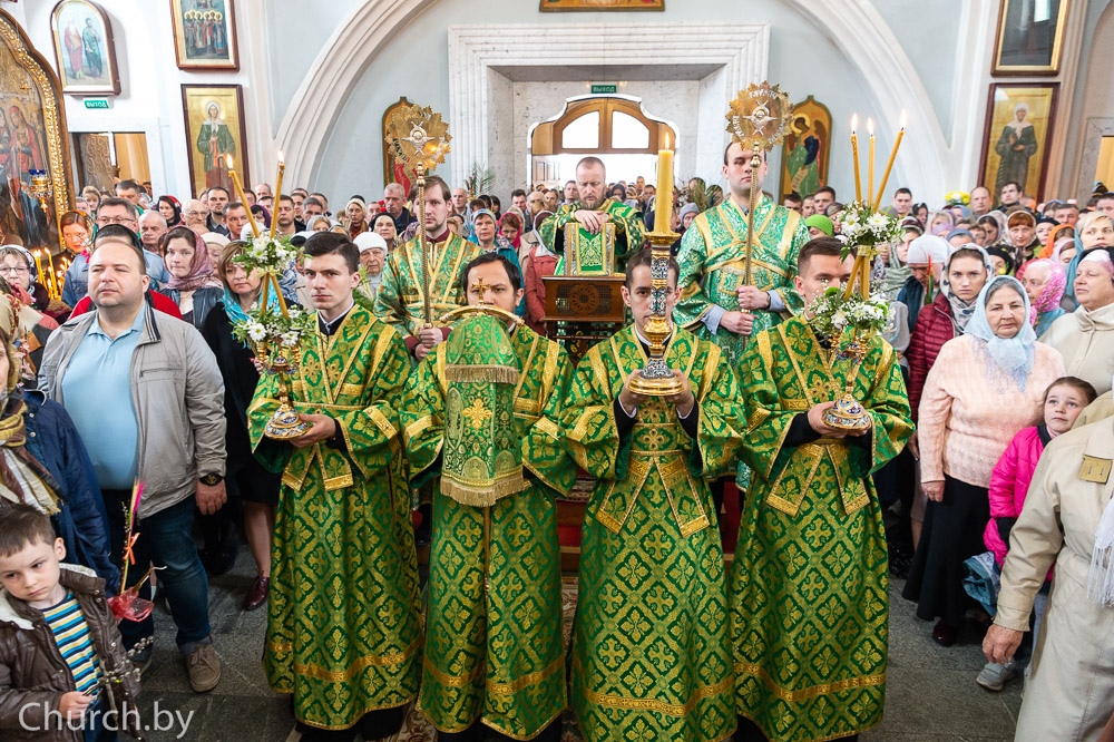 Студенты обвиняют преподавателя БГМУ, что он бросался банками в протестный марш
