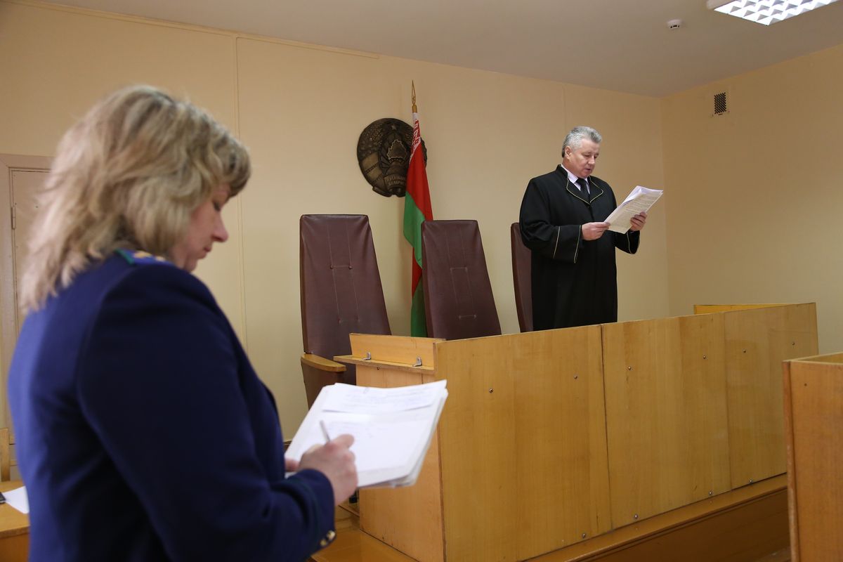 Таксіста, які заразіў жонку ВІЧ-інфекцыяй, на 5 гадоў адправілі за краты (фота)