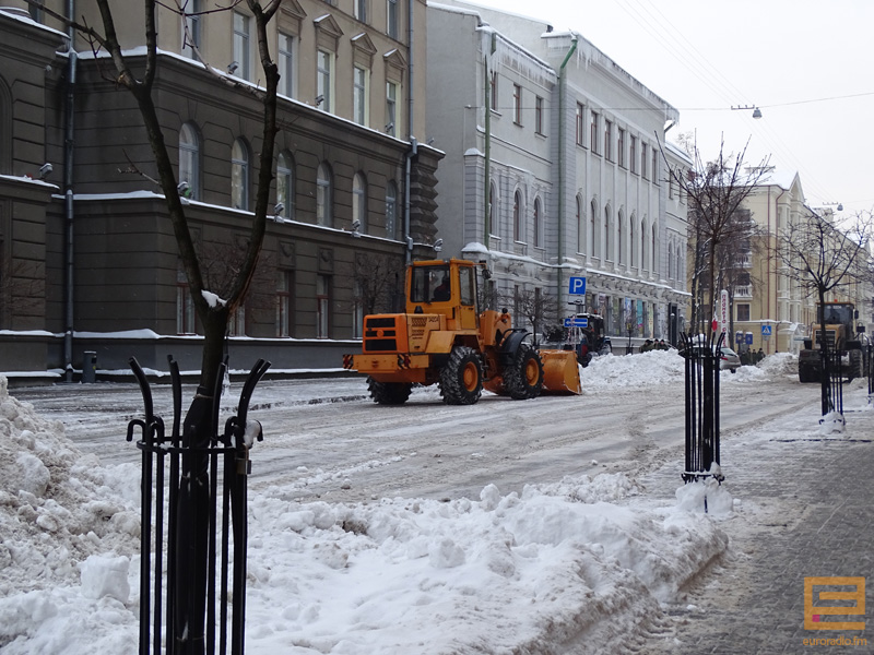 З парковачных месцаў на вуліцы Маркса ў Мінску эвакуююць аўтамабілі