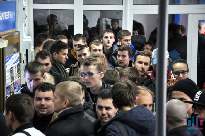 Фанаты раскупілі 300 квіткоў на матч БАТЭ - "Барселона" за 18 хвілін (фота)