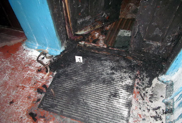 Мінчук пакрыўдзіўся на сабутэльніка і падпаліў яму дзверы ў кватэру