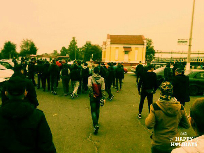 На матчы "Хімік" — "Дняпро" супраць фанатаў выйшлі амапаўцы са шчытамі (фота)