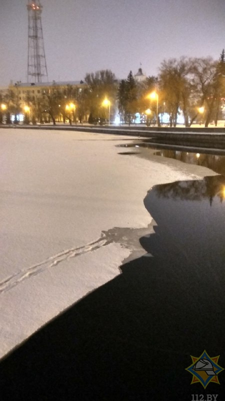 Мінчук пераходзіў раку Свіслач і праваліўся пад лёд (фота)