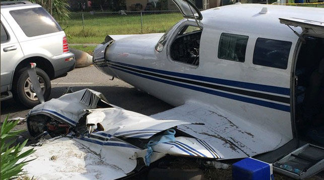 На дарогу ў амерыканскім штаце Фларыда прызямліўся самалёт (відэа)