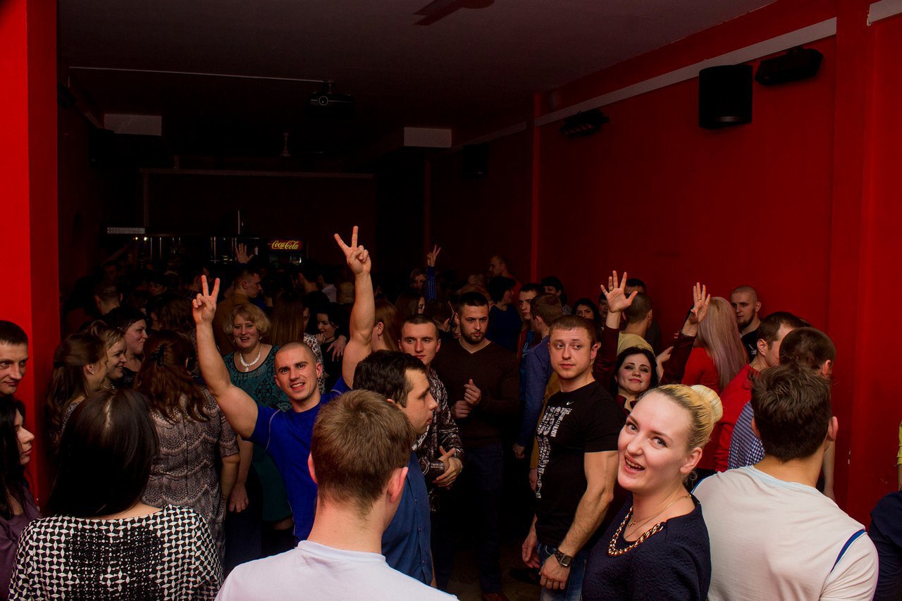 Танцы — до 23:00: из-за COVID-19 снова ограничивают время работы заведений