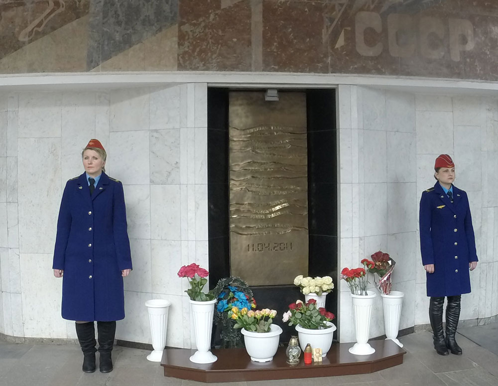 На станцыі метро “Кастрычніцкая” не працуюць рэнтген-сканеры