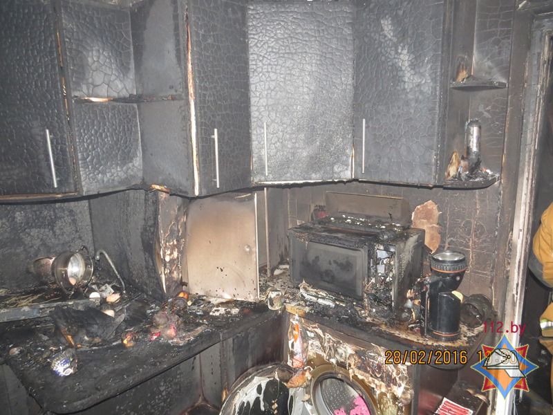 У Мінску з-за пажару з шматкватэрнага дома эвакуявалі 15 чалавек (фота)