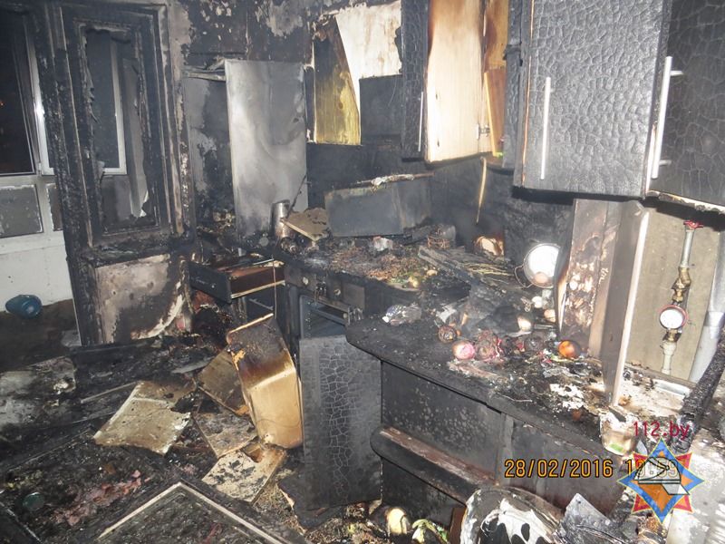 У Мінску з-за пажару з шматкватэрнага дома эвакуявалі 15 чалавек (фота)