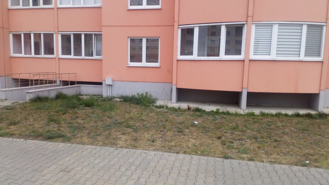 У Брэсце жонка зачыніла мужа ў кватэры, ён спускаўся па кабелі і ўпаў