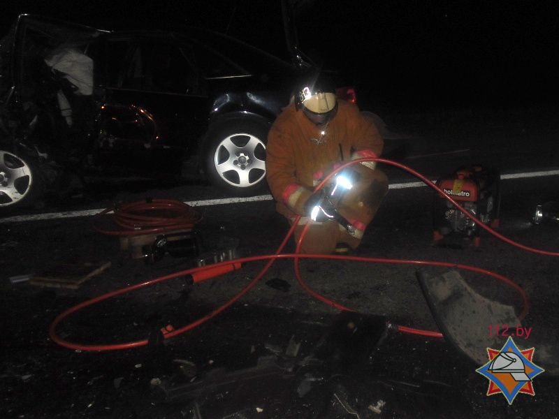 Пад Іванава сутыкнуліся два легкавікі, кіроўцы якіх загінулі