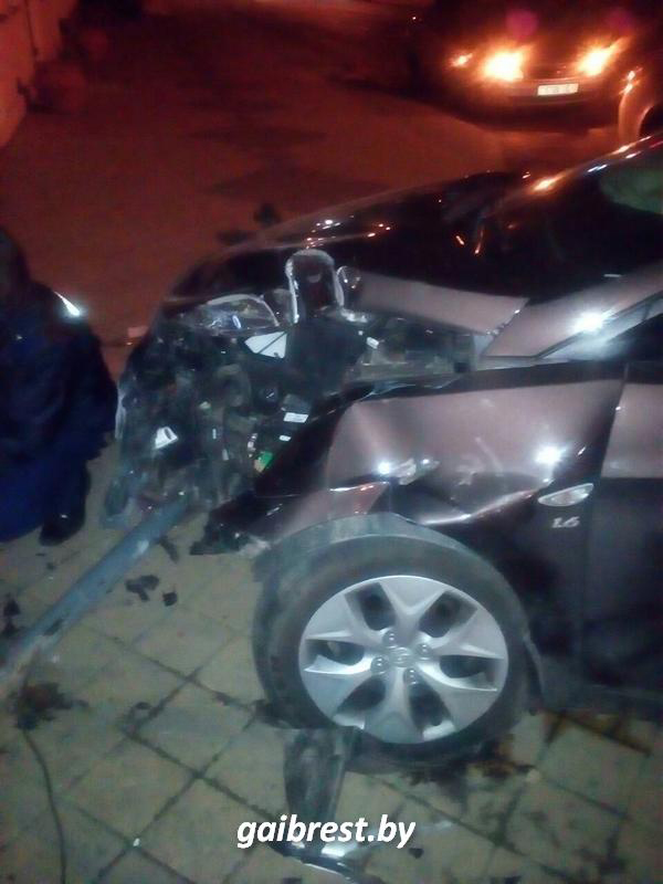 У Кобрыне бяспраўніца збіла на тратуары 15-гадовую дзяўчынку