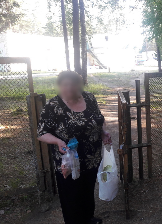 "У дзяцей дрэнны апетыт". Загадчыцу склада дзіцячага летніка злавілі на крадзяжы