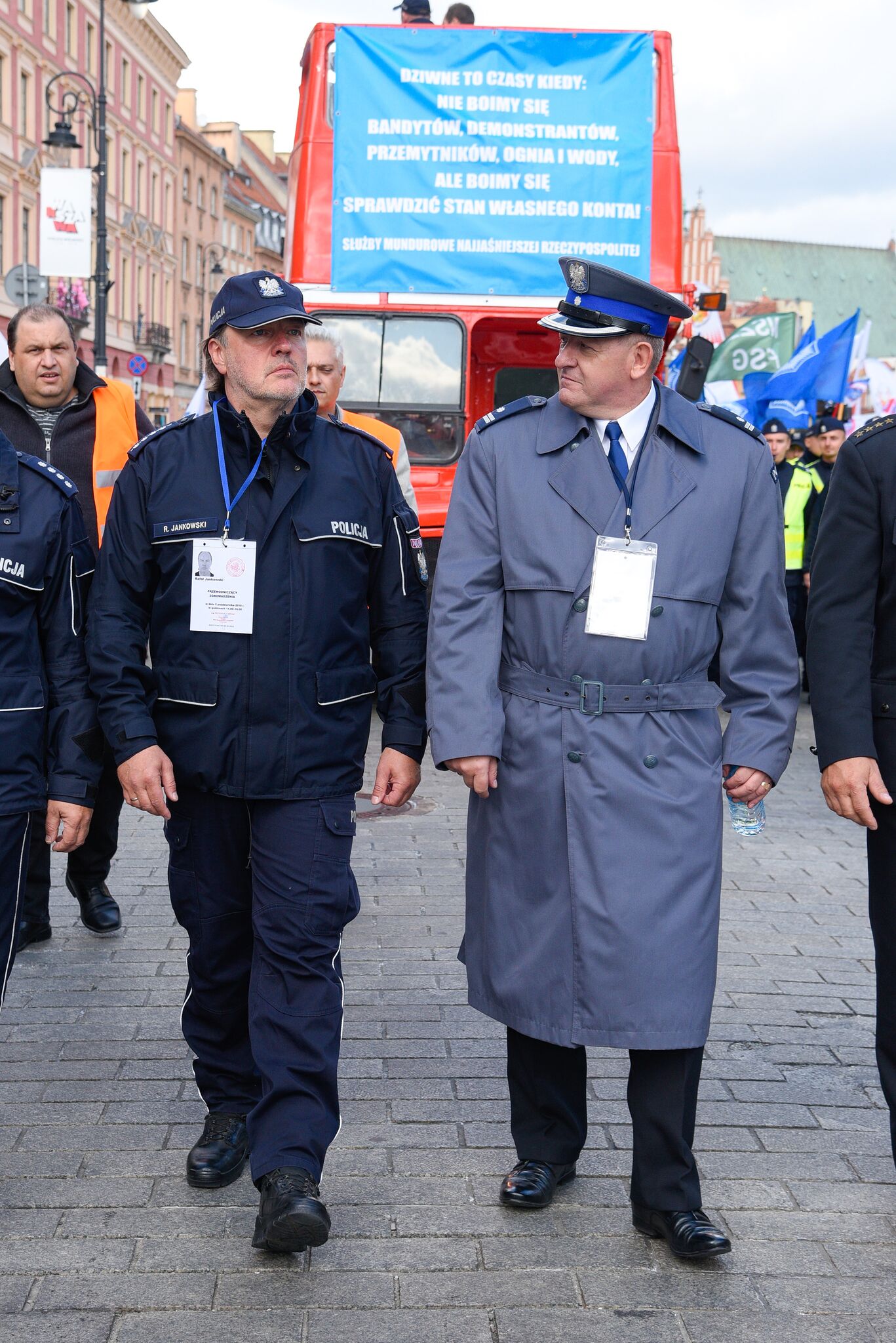 Почему полиция в Польше вышла на улицы и перестала штрафовать нарушителей