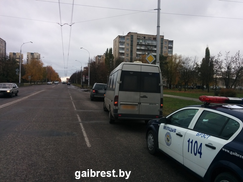 У Брэсце з маршруткі выпала пасажырка (фота, відэа)