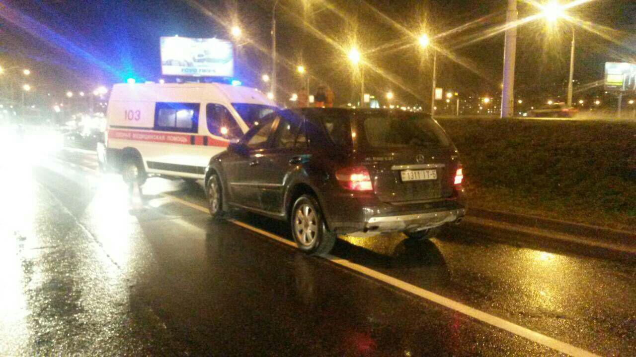 Паркетнік Mercedes збіў жанчыну з 7-гадовым дзіцём у мінскім раёне Уручча