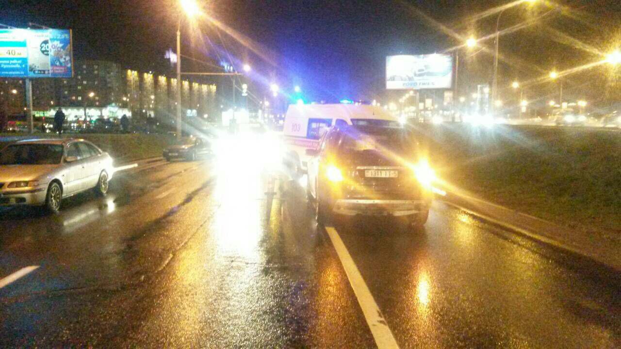 Паркетнік Mercedes збіў жанчыну з 7-гадовым дзіцём у мінскім раёне Уручча