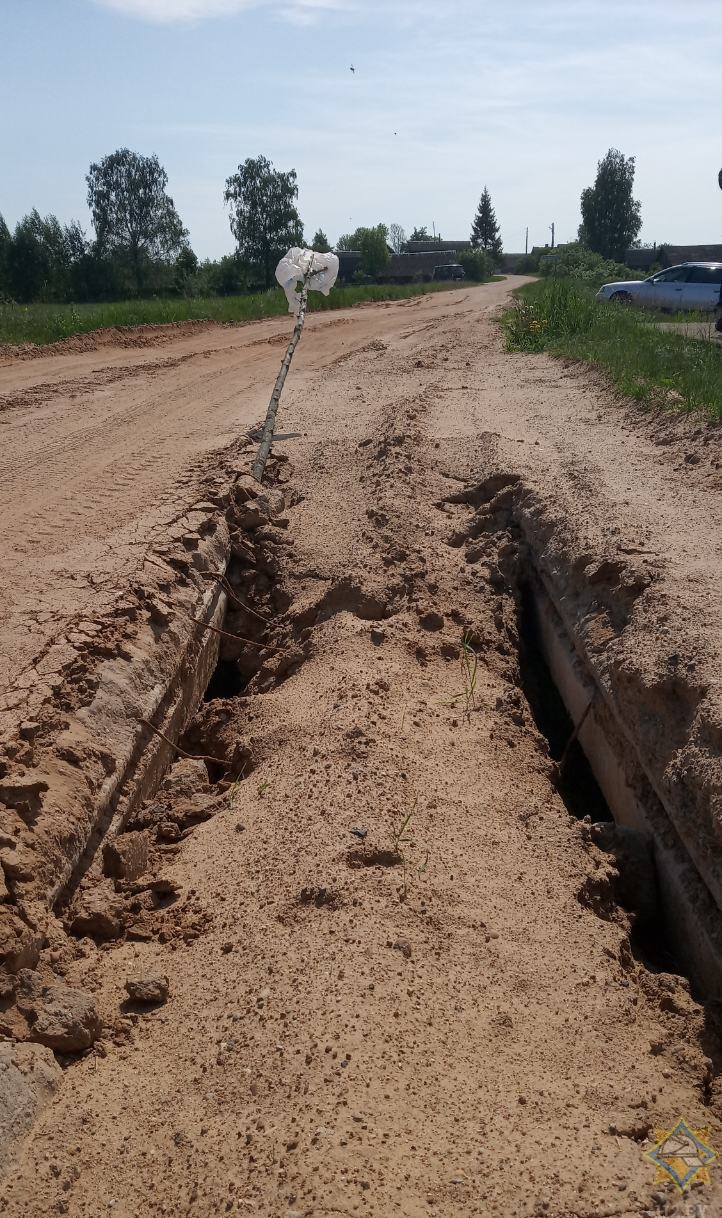 На мяжы Чэрвеньскага і Бярэзінскага раёнаў пашкоджаны мост (фота)