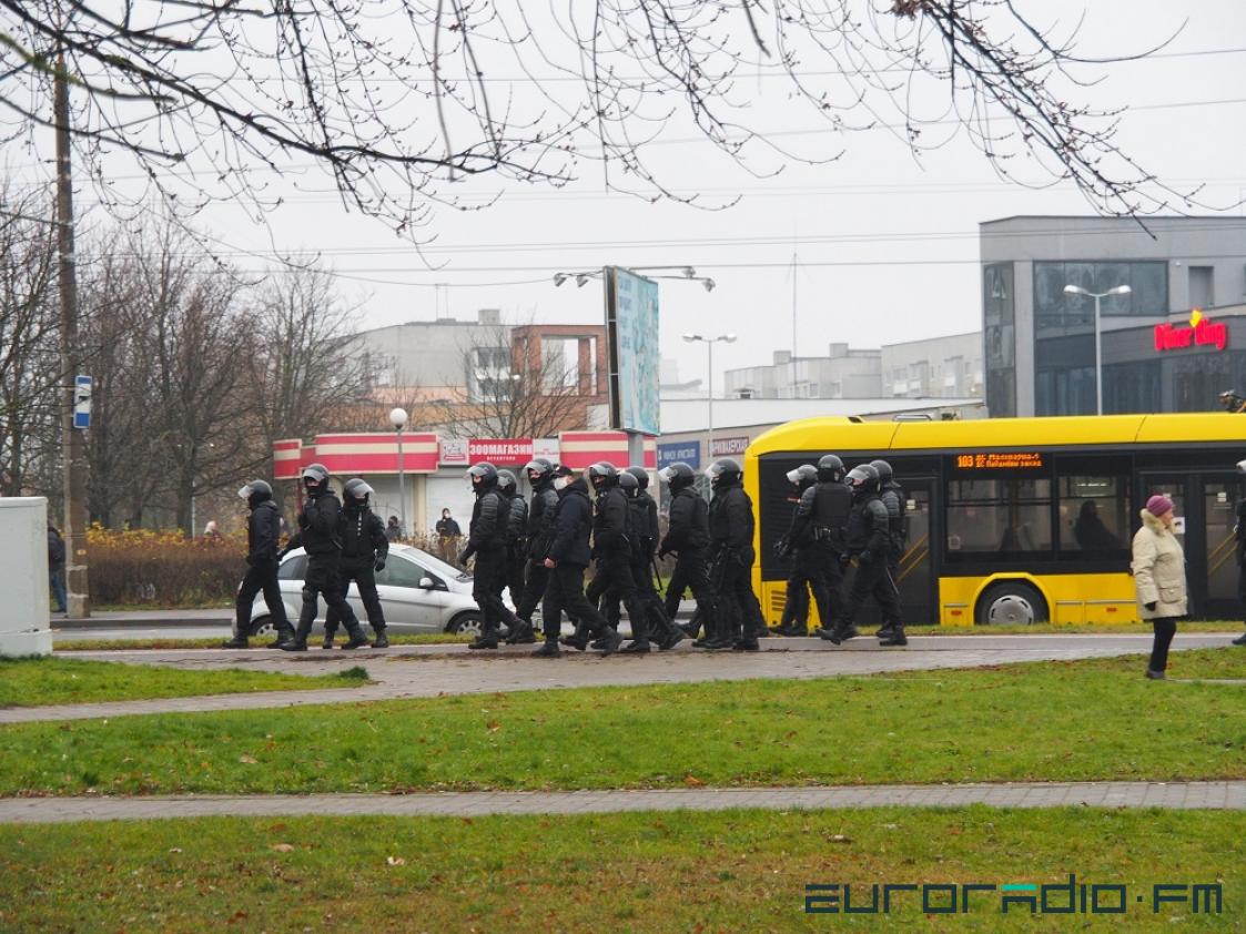 Студенты обвиняют преподавателя БГМУ, что он бросался банками в протестный марш